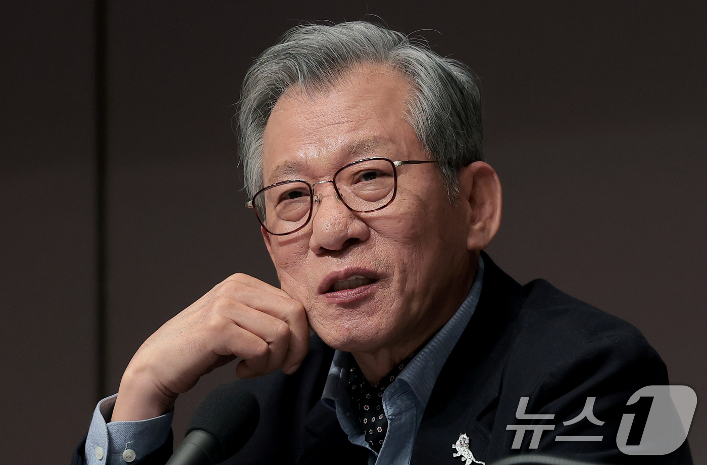 (서울=뉴스1) 권현진 기자 = 유홍준 국립중앙박물관장이 23일 서울 중구 한국프레스센터에서 열린 관훈클럽 초청 관훈포럼에서 K-컬처가 나아가야 할 방향에 관한 질문을 듣고 있다. …