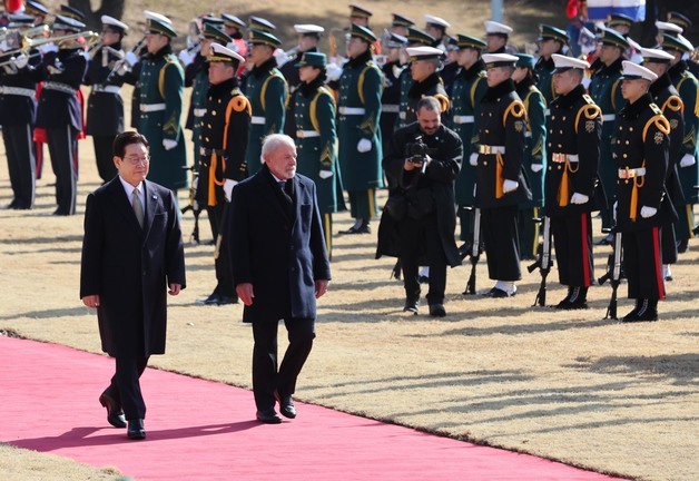 의장대 사열하는 이재명 대통령과 룰라 브라질 대통령