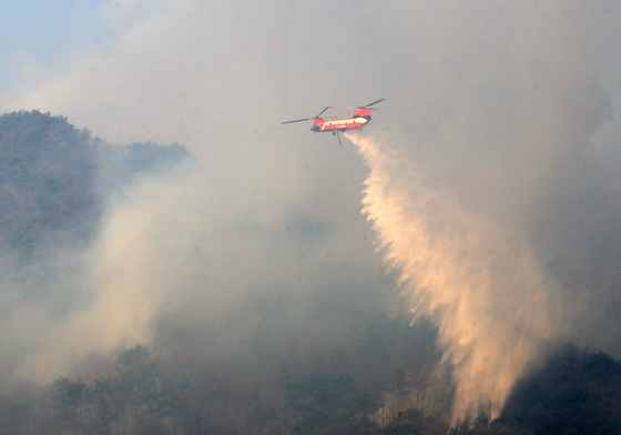 함양 산불 진화율 83%…일몰 전 주불 진화 목표