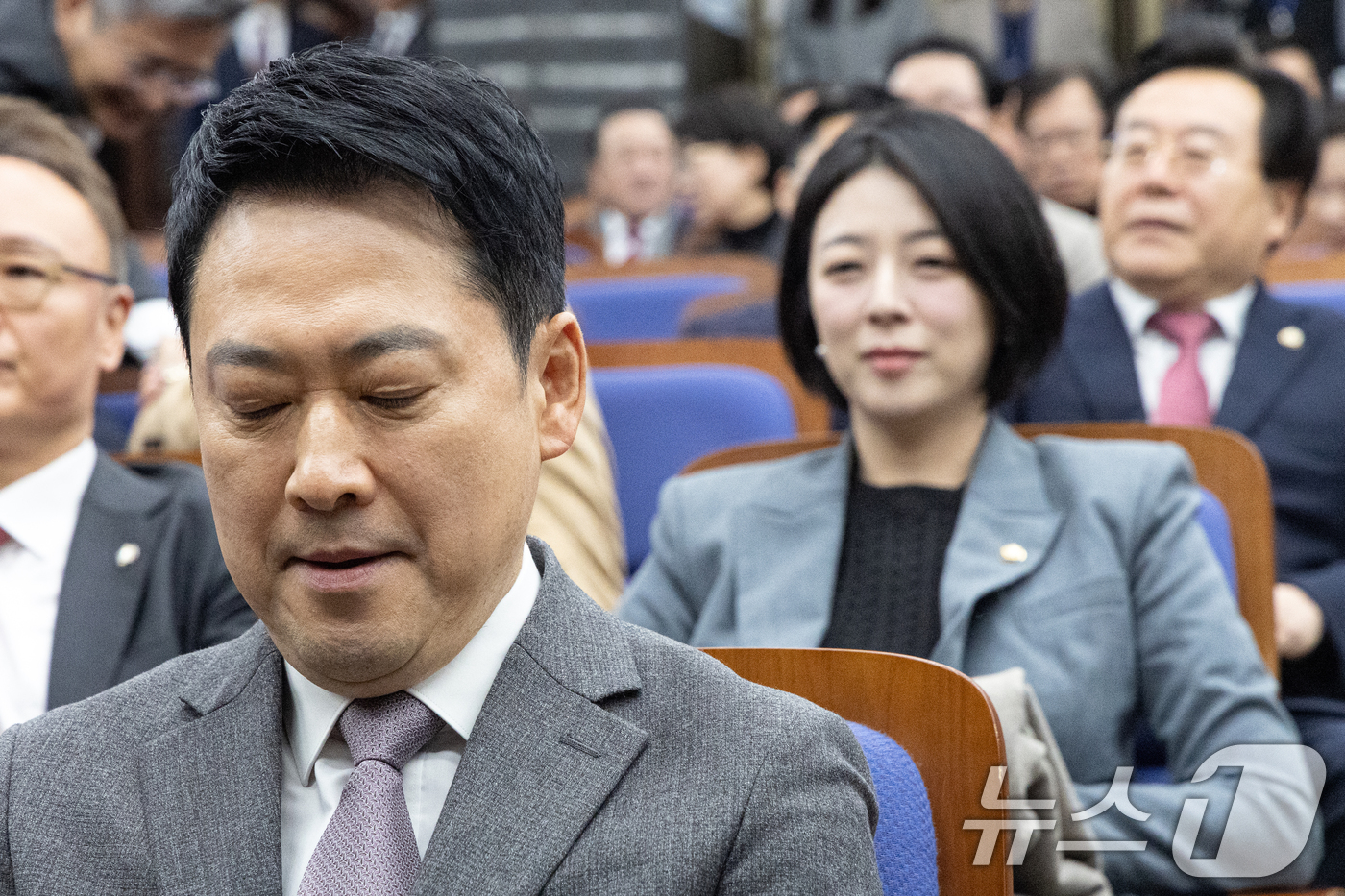 (서울=뉴스1) 이승배 기자 = 장동혁 국민의힘 대표가 23일 서울 여의도 국회에서 열린 의원총회에 참석하고 있다. 2026.2.23/뉴스1