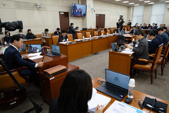 국회 행안위, 범여권 주도 국민투표법 개정안 통과