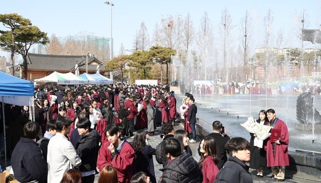 전북대, 2025학년도 전기 학위수여식 개최…3738명 졸업