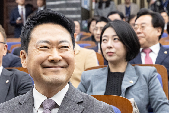 의원총회 참석한 장동혁 대표