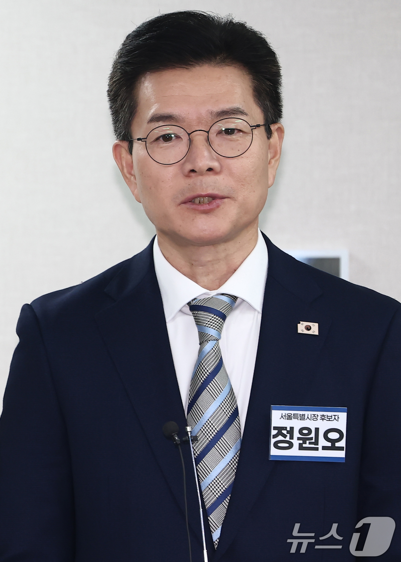 (서울=뉴스1) 김민지 기자 = 더불어민주당 서울시장 후보인 정원오 성동구청장이 23일 오전 서울 영등포구 더불어민주당 당사에서 열린 중앙당공천관리위원회 2차 회의 및 광역단체장 …