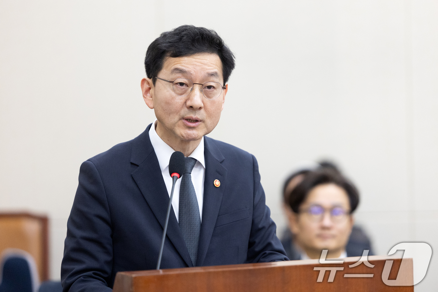 (서울=뉴스1) 이승배 기자 = 23일 서울 여의도 국회에서 열린 제432회국회(임시회) 정무위원회 제3차 전체회의에서 윤창렬 국무조정실장이 업무보고하고 있다. 2026.2.23/ …