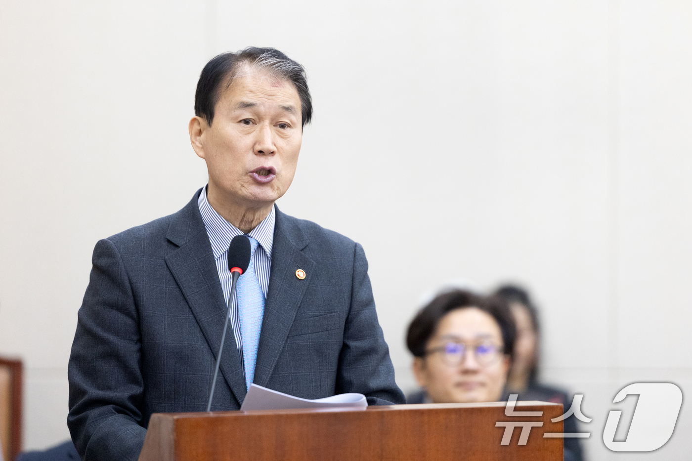 (서울=뉴스1) 이승배 기자 = 23일 서울 여의도 국회에서 열린 제432회국회(임시회) 정무위원회 제3차 전체회의에서 권오을 국가보훈부 장관이 업무보고하고 있다. 2026.2.2 …