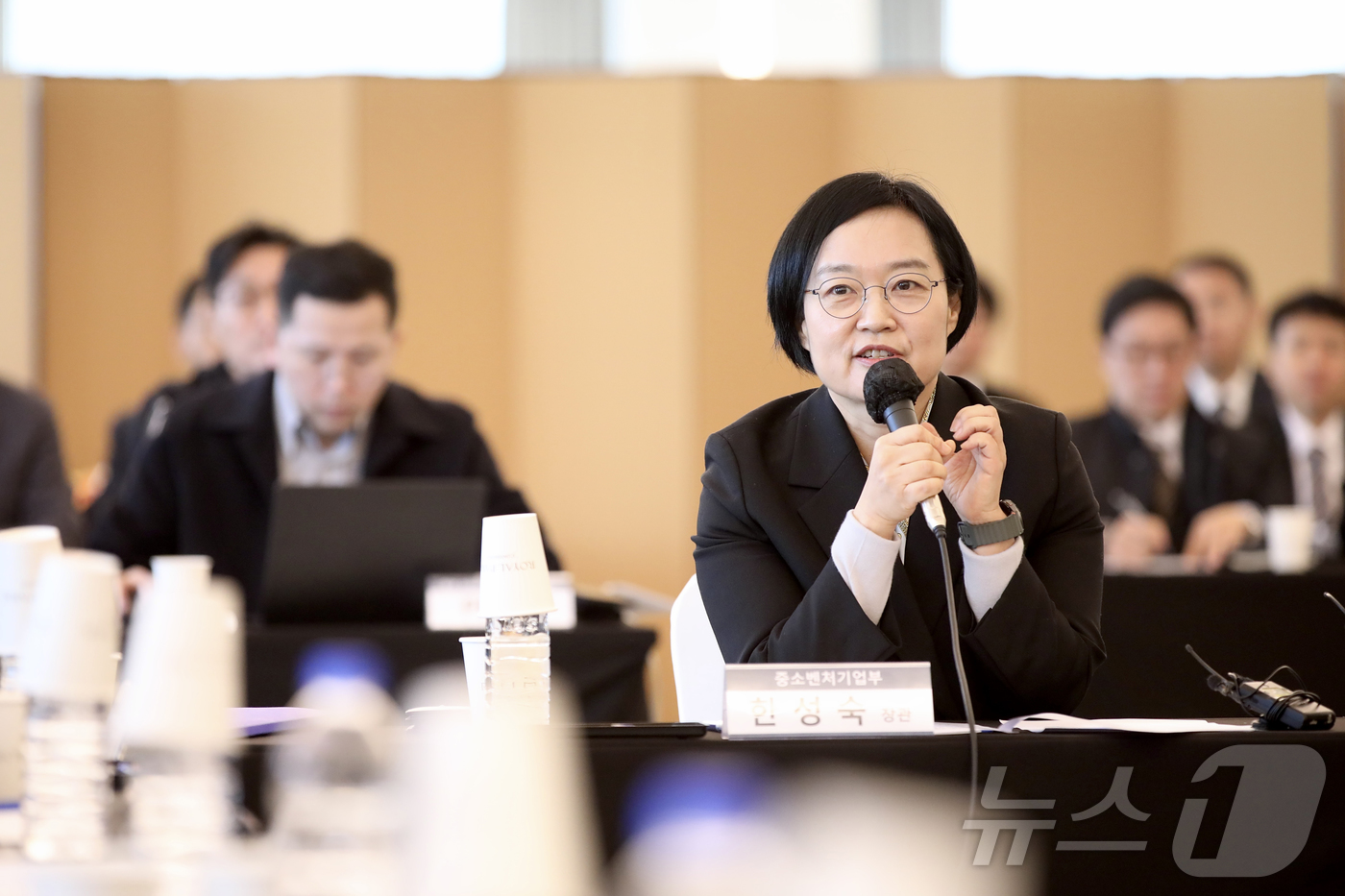 (서울=뉴스1) = 한성숙 중소벤처기업부 장관이 23일 서울 용산구 피스앤파크컨벤션에서 열린 '방산 스타트업 육성 업무협약식'에서 인사말을 하고 있다. (중소벤처기업부 제공. 재판 …