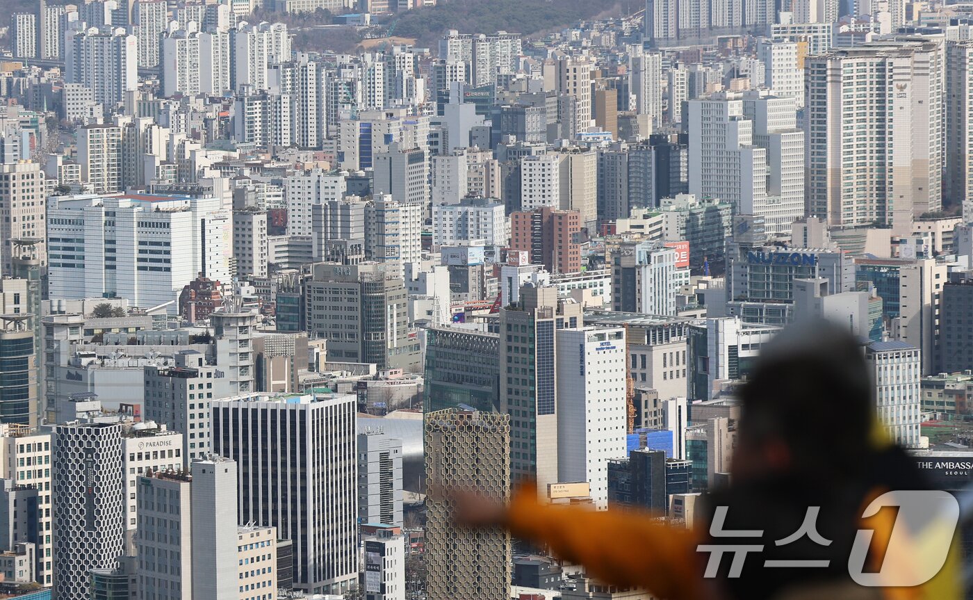 본문 이미지 - 서울 중구 남산에서 바라본 서울시내 아파트 단지 모습. 2026.2.23 ⓒ 뉴스1 오대일 기자