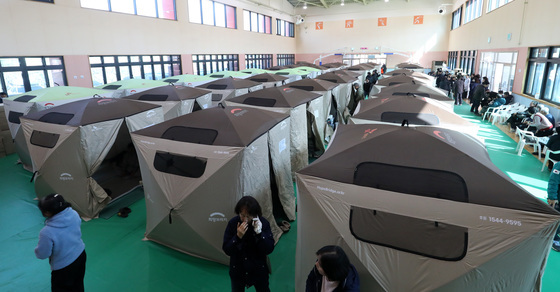 "연기 자욱 앞도 안보여…이러다 죽는구나" 함양 산불 대피 주민들