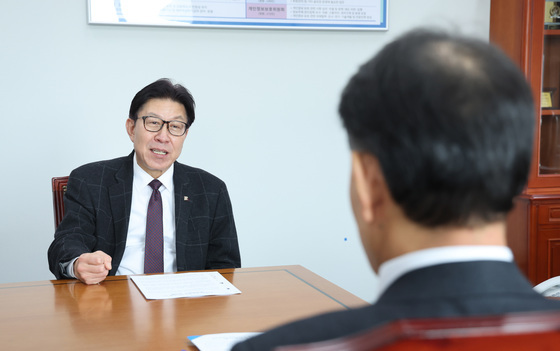 면담하는 박형준 부산시장