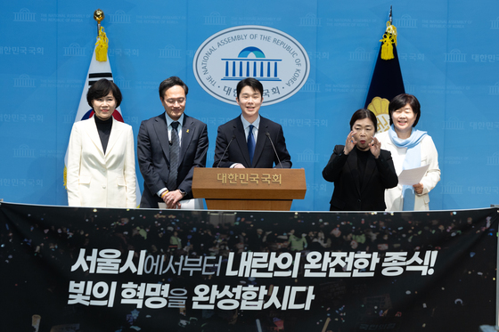 발언하는 김형남 예비후보자