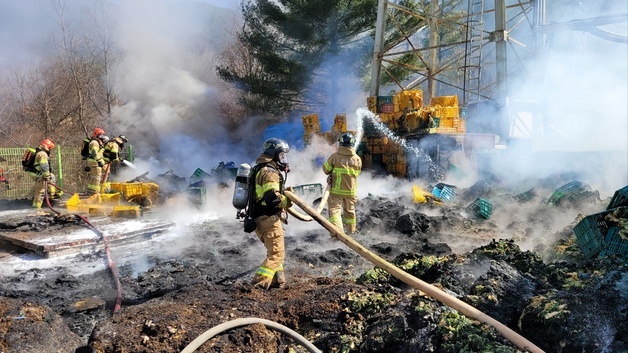 청도 금천면 공장서 화재…헬기 4대 투입해 40여분 만에 주불 진화
