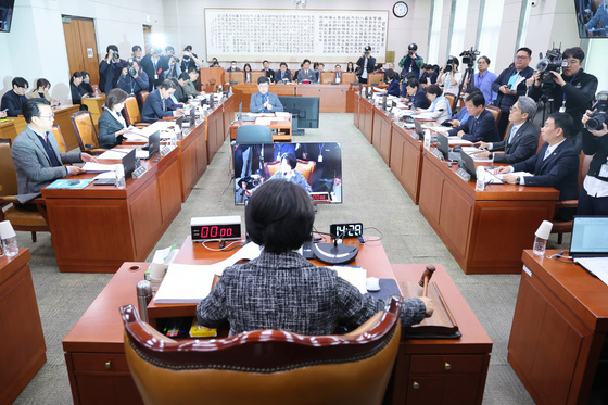 법사위 개의하는 추미애 위원장