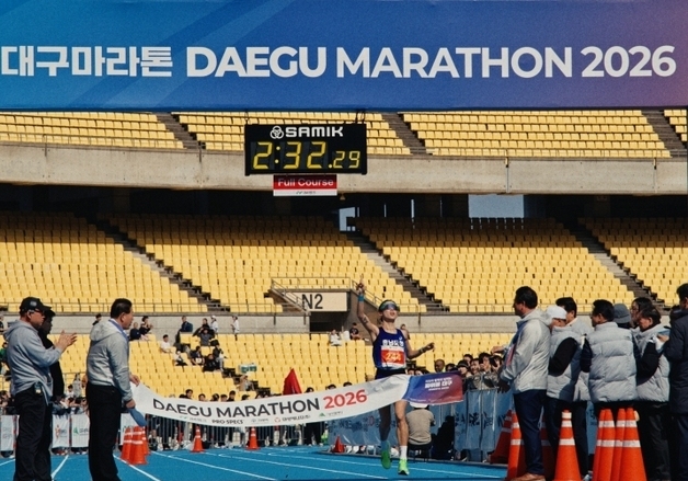 충남도청 최정윤 선수 '대구국제마라톤대회' 국내부 여자 1위