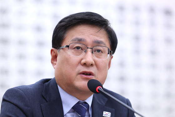 법사위 답변하는 김성환 장관