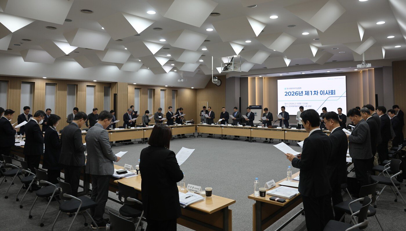 본문 이미지 - 한국제약바이오협회 이사기업 주요 관계자가 결의문을 낭독하고 있다.(한국제약바이오협회 제공)/뉴스1