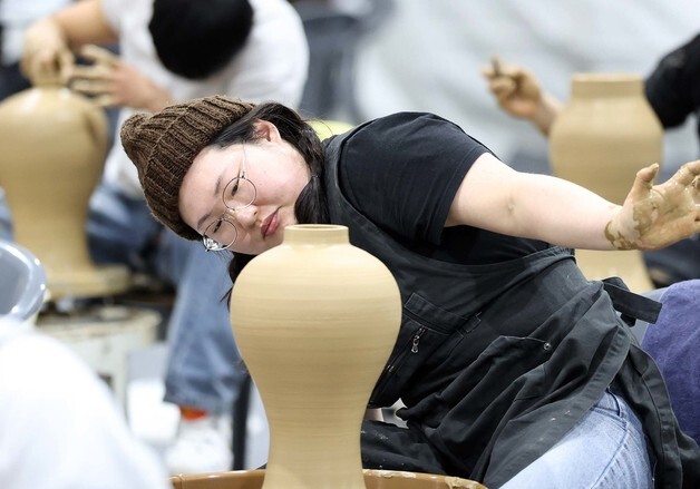 열흘간 열린 강진청자축제 27만명 다녀가…농특산물 매출 5억