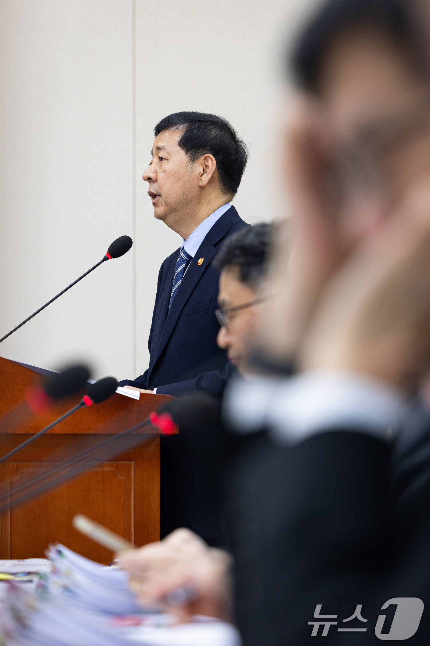 (서울=뉴스1) 유승관 기자 = 구윤철 부총리 겸 재정경제부 장관이 23일 서울 여의도 국회에서 열린 제432회 국회(임시회) 재정경제기획위원회 제1차 전체회의에서 인사말을 하고 …