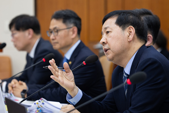 답변하는 구윤철 부총리