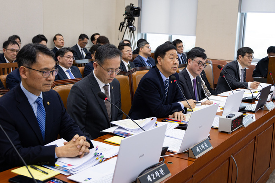 재정경제기획위원회 출석한 국무위원들