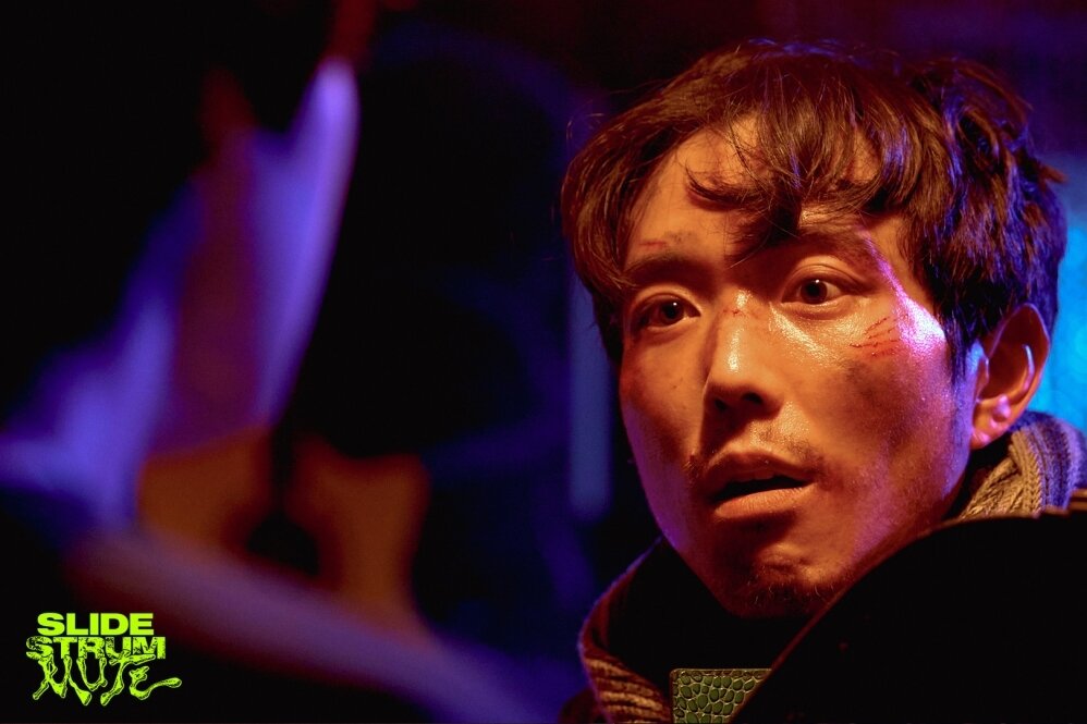 본문 이미지 - '슬라이드 스트럼 뮤트' 스틸 컷