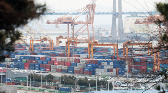 한은, 중동 사태에 '신중한 중립'…당분간 동결 유지 시사