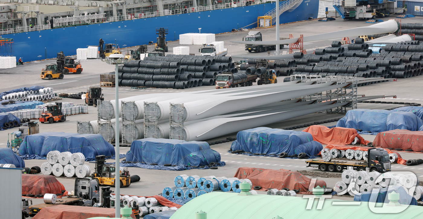 (평택=뉴스1) 김영운 기자 = 도널드 트럼프 미국 대통령은 지난 21일(현지시간) 미 연방 대법원의 상호관세 위법 판결 직후 새로 발표한 10% '글로벌 관세'를 15%로 인상한 …