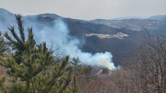 정선 신동읍 방제리 산불…헬기 5대 투입 진화 완료(종합)