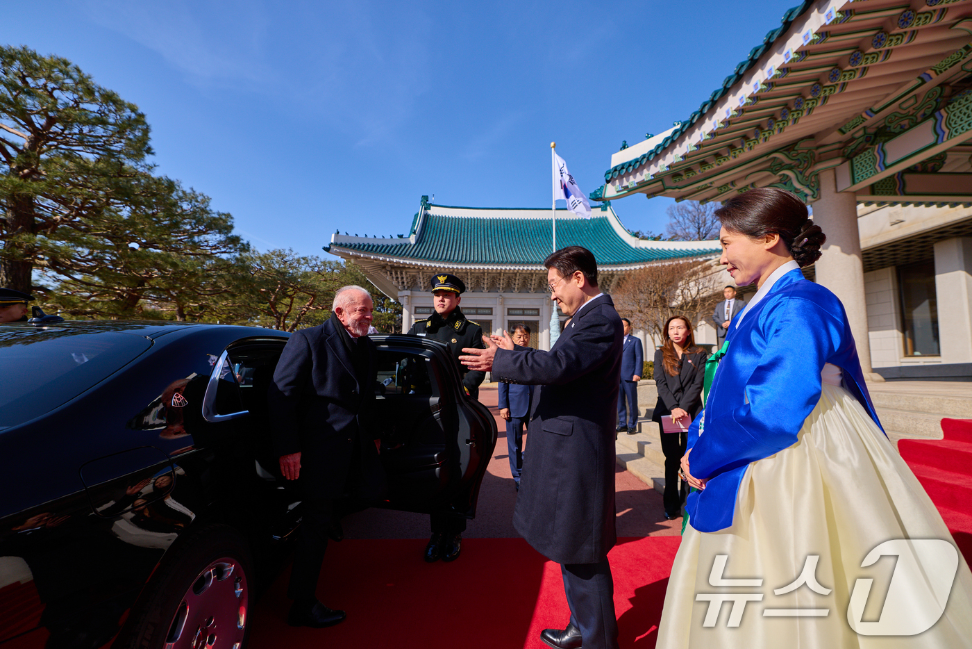(서울=뉴스1) 허경 기자 = 이재명 대통령이 23일 청와대에서 루이스 이나시우 룰라 다 시우바 브라질 대통령을 영접하고 있다. (청와대 제공. 재판매 및 DB 금지) 2026.2 …