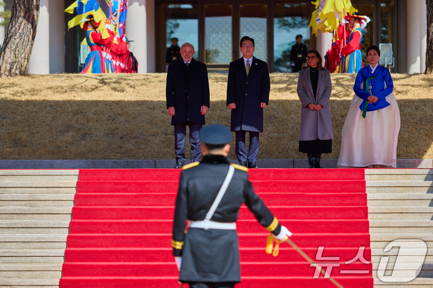 (서울=뉴스1) 허경 기자 = 이재명 대통령과 루이스 이나시우 룰라 다시우바 브라질 대통령이 23일 청와대에서 국빈 방한 공식환영식을 하고 있다.(청와대 제공. 재판매 및 DB 금 …