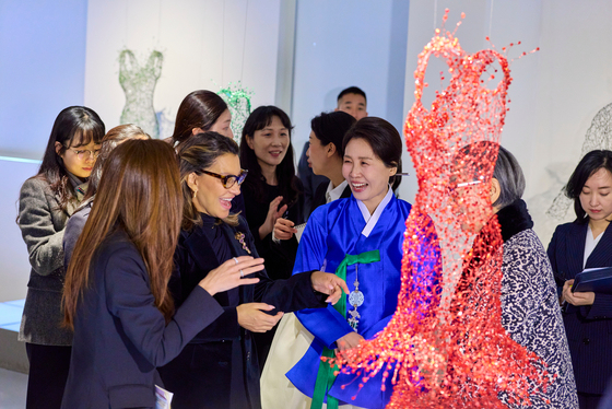 김혜경 여사, 브라질 영부인에 한복 선물…공예전시 관람(종합)