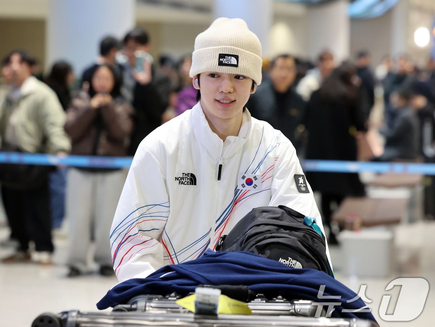 (인천공항=뉴스1) 황기선 기자 = 2026 밀라노·코르티나담페초 동계올림픽 피겨스케이팅 남자 싱글에서 4위를 차지한 차준환이 23일 오후 인천공항을 통해 입국하고 있다. 2026 …