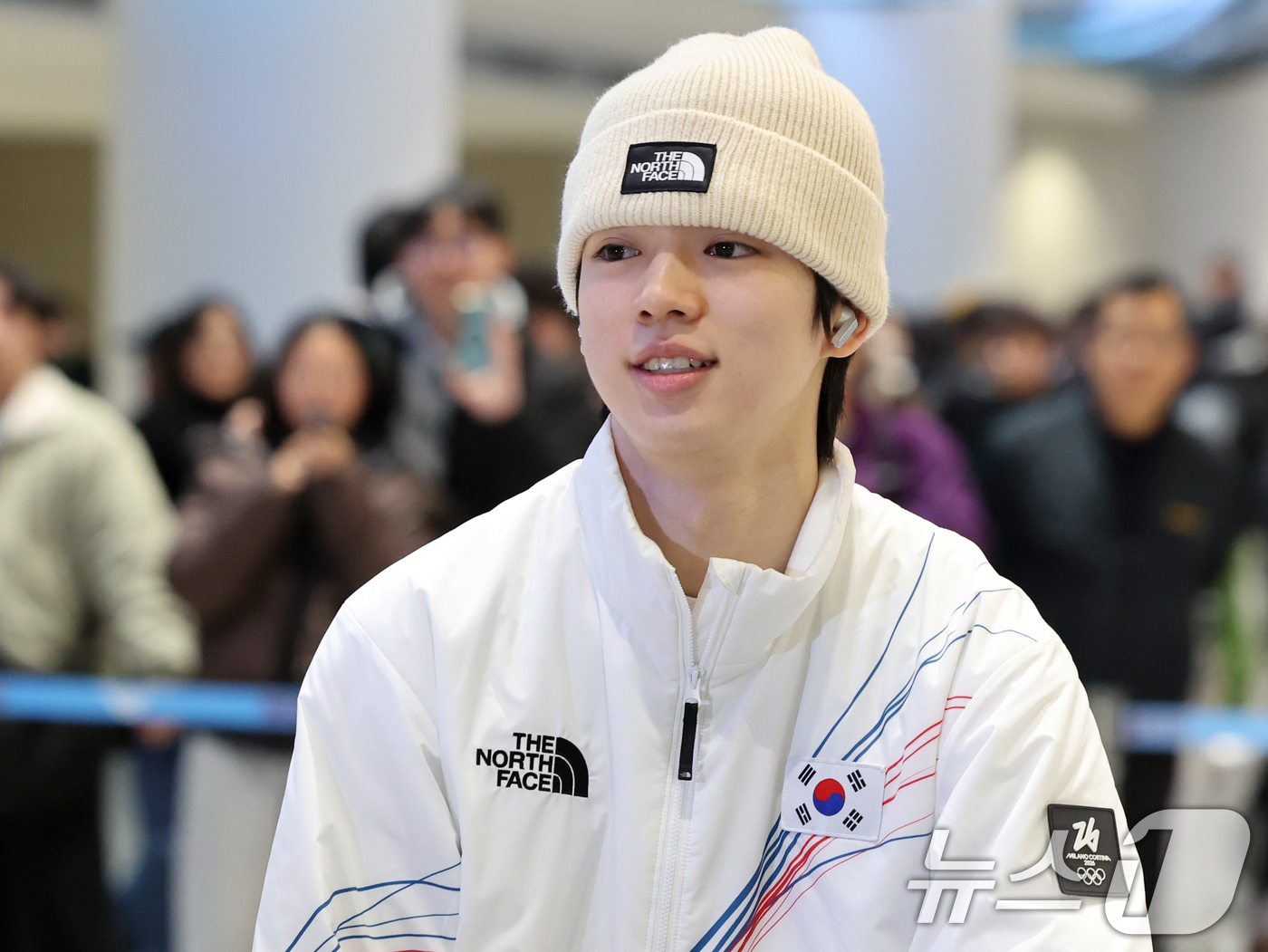 (인천공항=뉴스1) 황기선 기자 = 2026 밀라노·코르티나담페초 동계올림픽 피겨스케이팅 남자 싱글에서 4위를 차지한 차준환이 23일 오후 인천공항을 통해 입국하고 있다. 2026 …