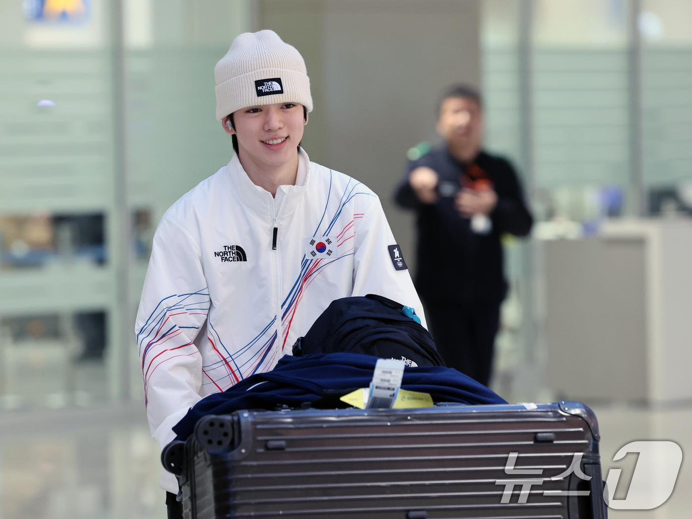 (인천공항=뉴스1) 황기선 기자 = 2026 밀라노·코르티나담페초 동계올림픽 피겨스케이팅 남자 싱글에서 4위를 차지한 차준환이 23일 오후 인천공항을 통해 입국하고 있다.  202 …