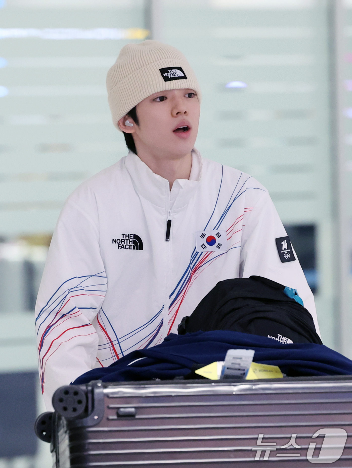 (인천공항=뉴스1) 황기선 기자 = 2026 밀라노·코르티나담페초 동계올림픽 피겨스케이팅 남자 싱글에서 4위를 차지한 차준환이 23일 오후 인천공항을 통해 입국하고 있다.  202 …