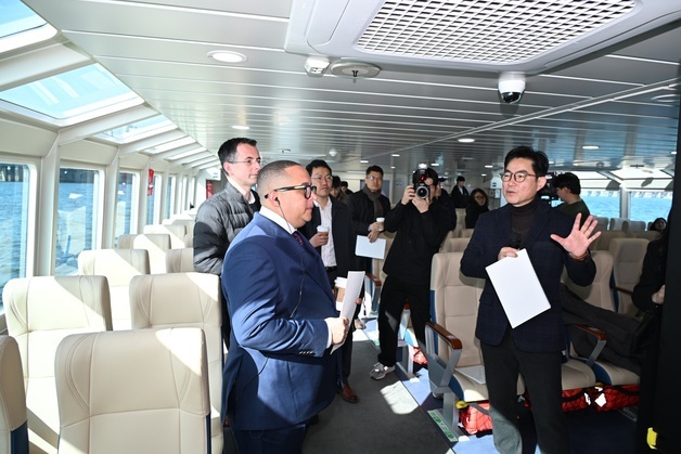 "배 오갈 때 강이 살아"…한강버스, 런던·뉴욕서 배운다