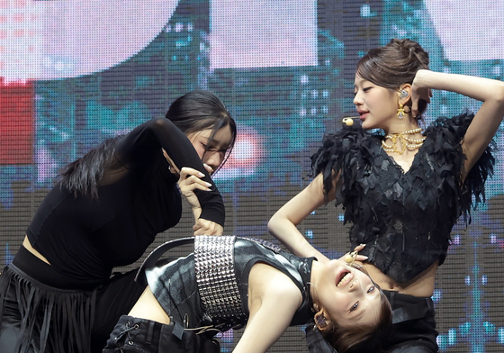 이서, 유연한 몸짓