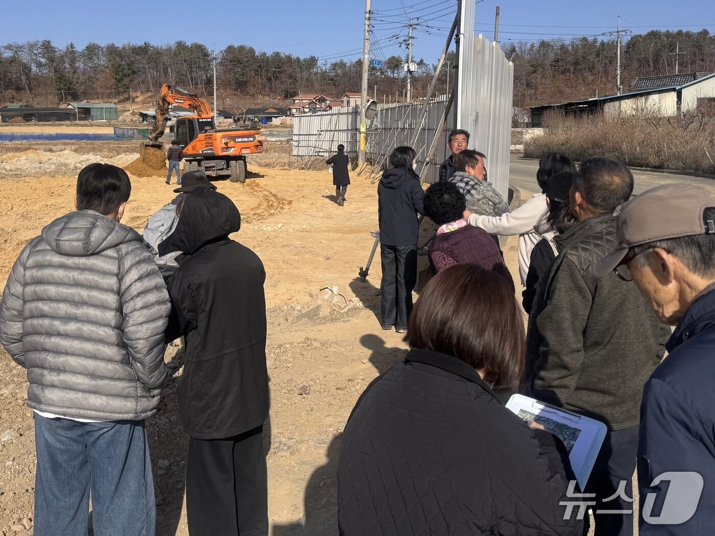 본문 이미지 - 23일 오전 9시 30분께 울산 북구 상안동 동산마을 일대 농지에서 굴착조사가 이뤄지고 있다.2026.02.23.ⓒ 뉴스1 김세은 기자