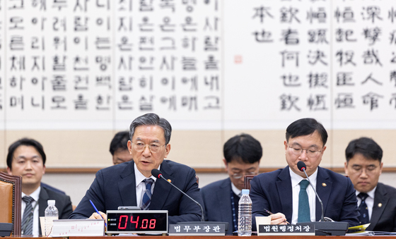 질의 답변하는 정성호 법무부 장관