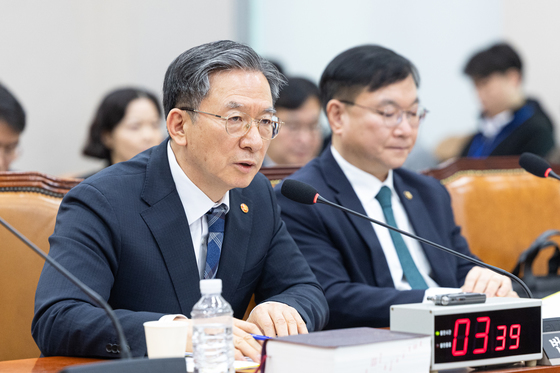 법사위 답변하는 정성호 법무부 장관