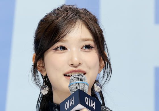 컴백 인사하는 아이브 이서