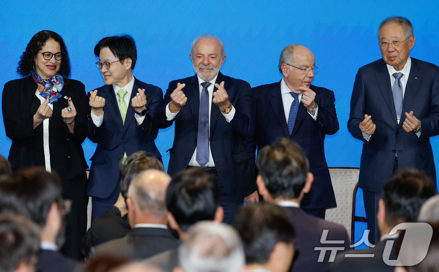 (서울=뉴스1) 안은나 기자 = 루이스 이나시우 룰라 다 시우바(Luiz Inácio Lula da Silva) 브라질 대통령이 23일 오후 서울 중구 롯데호텔에서 열린 한-브라질 …