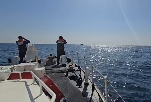 울산 멸치잡이배 선원 실종, 야간수색 전환…함정 2척 투입(종합)