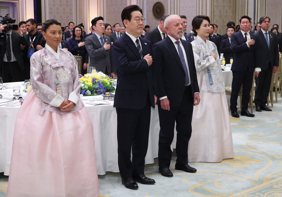 국민의례 하는 이재명 대통령