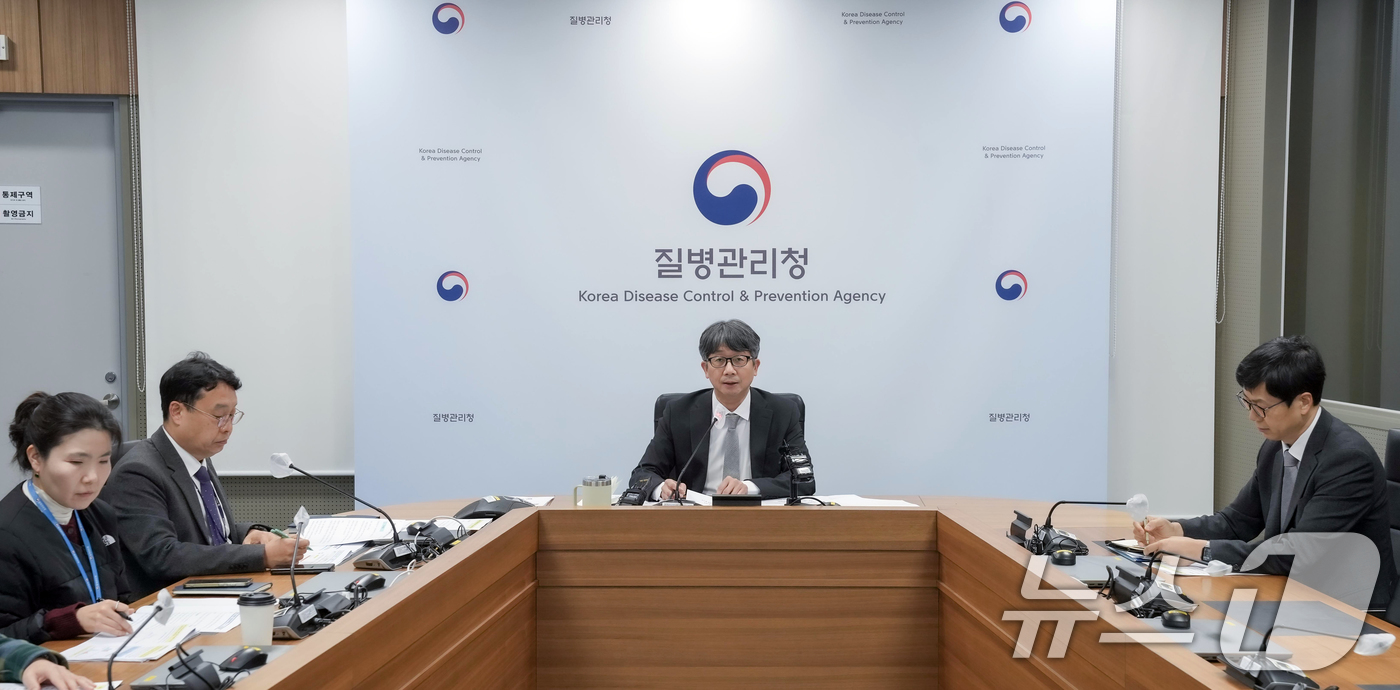 (서울=뉴스1) 김명섭 기자 = 임승관 질병관리청장이 23일 충북 청주 오송 질병관리청에서 제8차 호흡기 감염병 관계부처 합동대책반 회의를 주재하고 있다. (질병관리청 제공. 재판 …