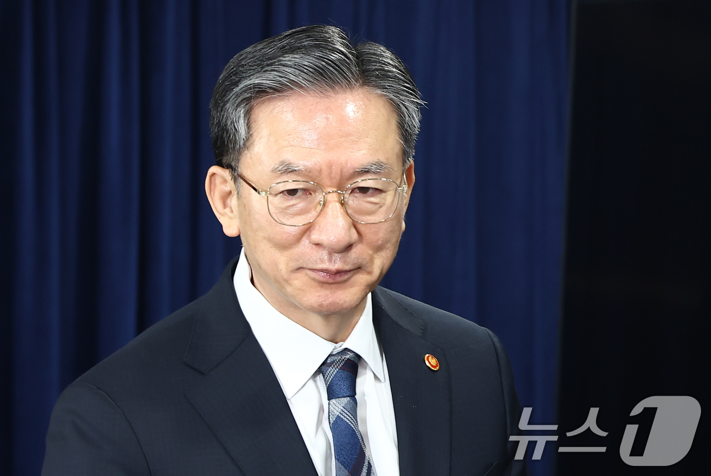 (서울=뉴스1) 김민지 기자 = 정성호 법무부 장관이 23일 서울 종로구 정부서울청사에서 정부가 미국계 사모펀드 엘리엇을 상대로 한 국제투자분쟁(ISDS) 사건 중재 판정의 영국 …