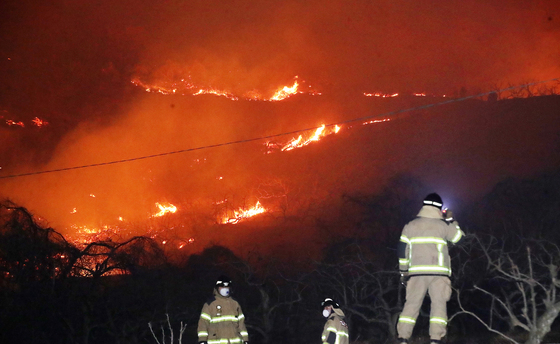 함양 산불 잡았더니 이번엔 밀양 산불