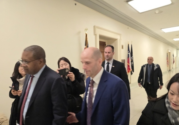 로저스 쿠팡 한국 대표 美하원 법사위 출석…5시간째 증언 청취