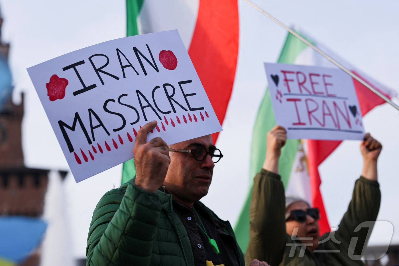 (밀라노 로이터=뉴스1) 양은하 기자 = 22일(현지시간) 러시아의 우크라이나 침공 4주년을 맞아 이탈리아 밀라노에서 친우크라이나 집회가 열렸다. 2026. 02. 22.ⓒ 로이터 …