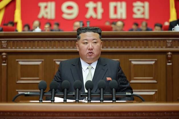 김정은 "앞으로 5년, 경제가 중요"…'정세 격변'보다 '내치'에 집중